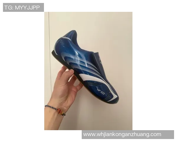 足球明星们的鞋子选择揭秘及精彩图片展示