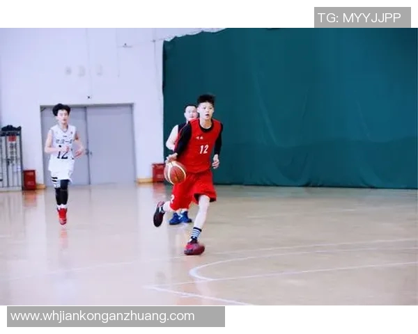 帅气男孩篮球明星的精彩瞬间展现青春活力与梦想追逐 帅气男孩篮球明星的精彩瞬间展现青春活力与梦想追逐